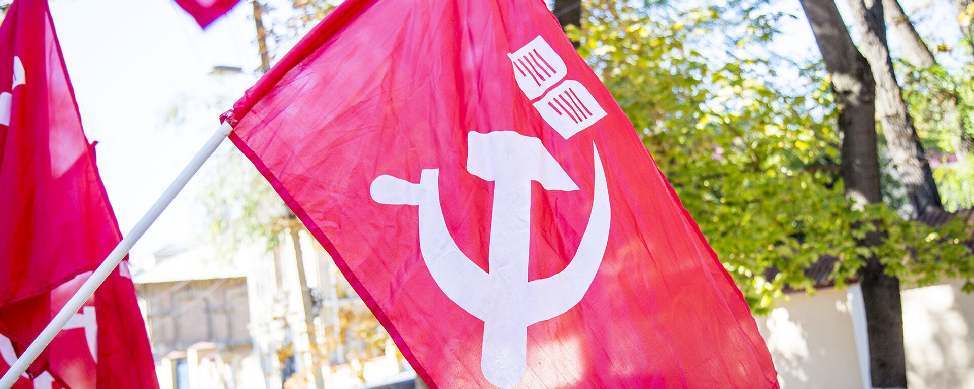Пикет партий коммунистов у Конституционного суда Пикет партий коммунистов у Конституционного суда - Sputnik Moldova, 1920, 07.05.2021
