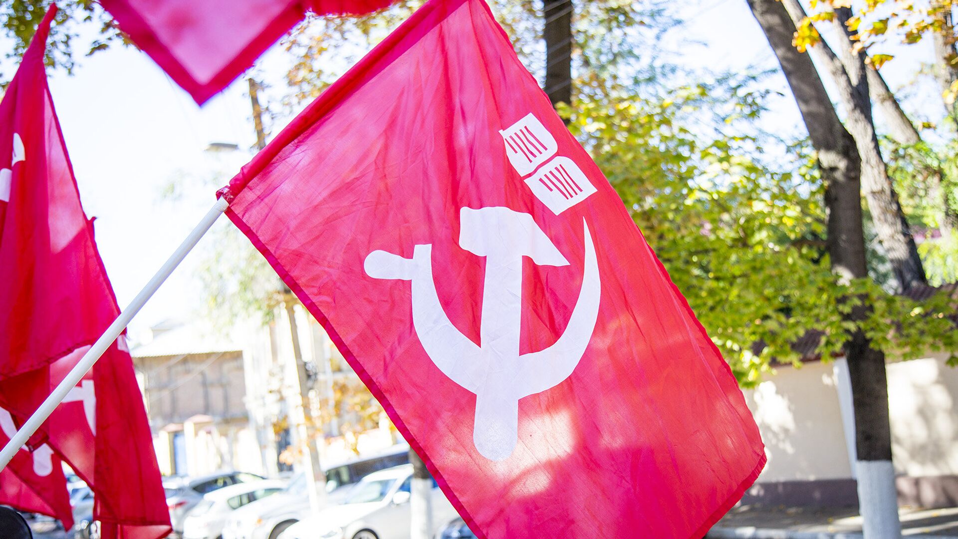 Пикет партий коммунистов у Конституционного суда Пикет партий коммунистов у Конституционного суда - Sputnik Moldova, 1920, 07.05.2021