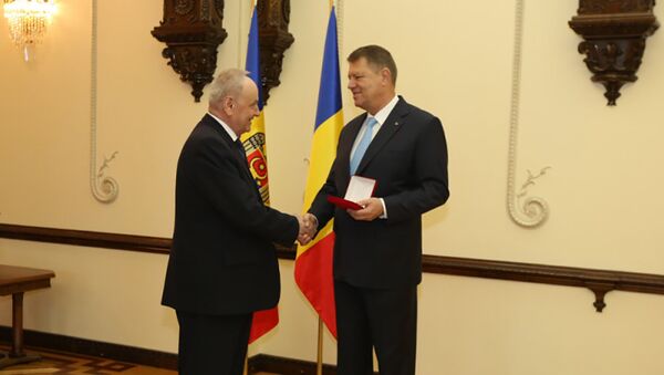 ”Орден республики” Тимофти вручал президенту Румынии Клаусу Йоханнису - Sputnik Moldova