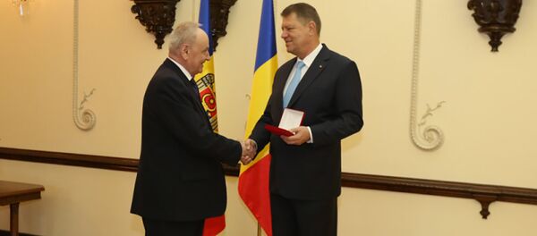 ”Орден республики” Тимофти вручал президенту Румынии Клаусу Йоханнису - Sputnik Moldova