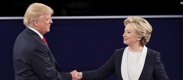Дональд Трамп и Хиллари Клинтон Дональд Трамп и Хиллари Клинтон - Sputnik Moldova