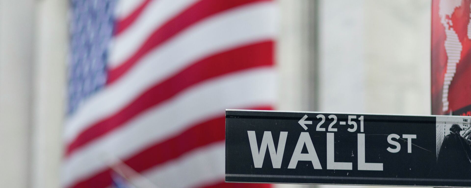 A Wall Street sign hangs near the New York Stock Exchange. - Sputnik Moldova, 1920, 31.10.2023