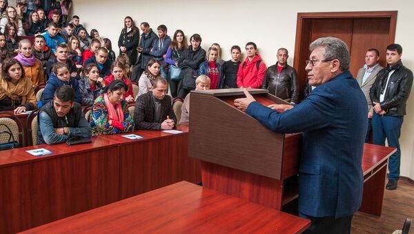 Mihai Ghimpu la o întâlnire electorală - Sputnik Moldova