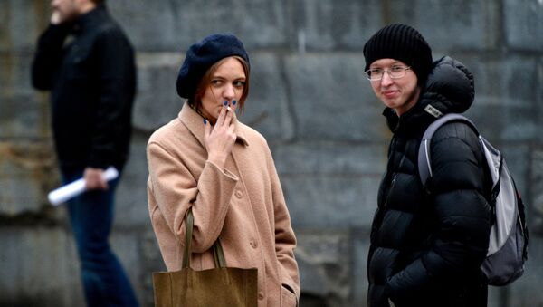 Курение в общественных местах - Sputnik Молдова