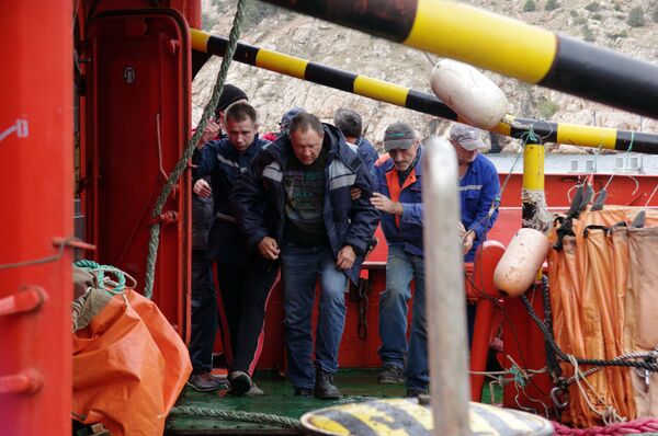 Встреча моряков с затонувшего плавучего крана - Sputnik Молдова