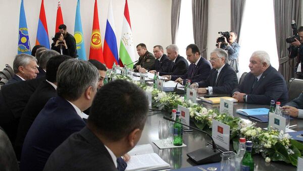 В Ереване стартовало совместное заседание СМИД, СМО и КССБ ОДКБ в узком составе - Sputnik Молдова