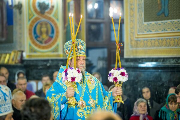 Митрополит Кишиневский и всея Молдовы Владимир отслужил торжественную литургию. - Sputnik Молдова