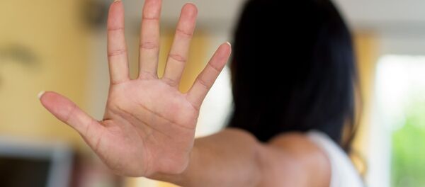 Девушка отражает нападение Девушка отражает нападение - Sputnik Moldova