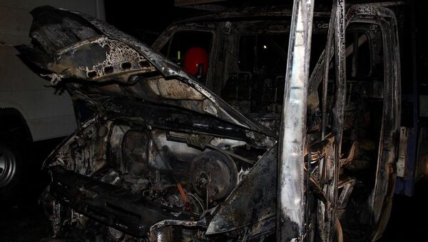 Микроавтобус сгорел на станции техобслуживания - Sputnik Moldova