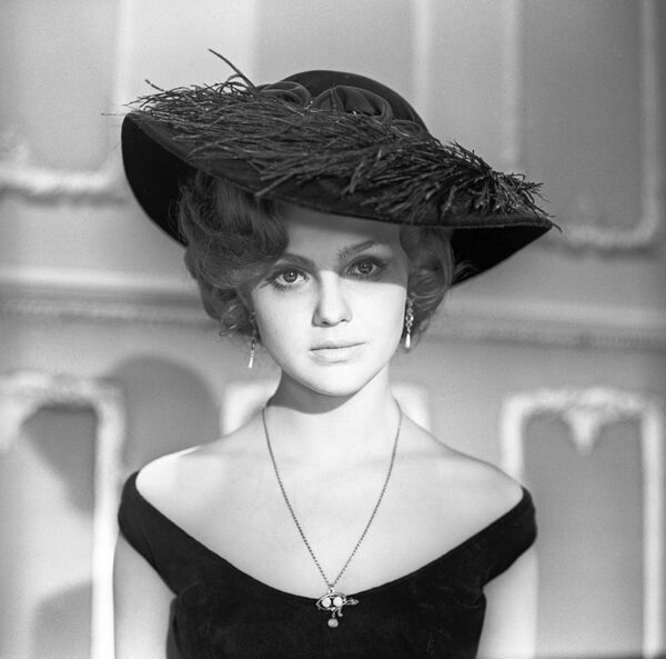 Актриса Светлана Пенкина в фильме Хождение по мукам Актриса Светлана Пенкина в фильме Хождение по мукам - Sputnik Молдова