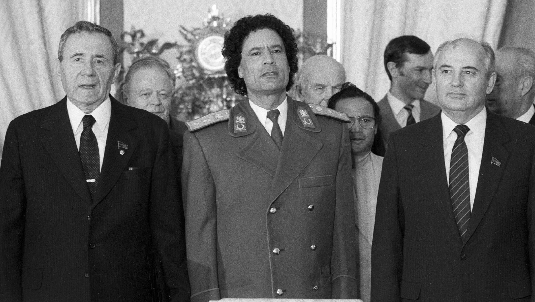 Брежнев и ельцин. Муаммар Каддафи и Брежнев. Муаммар Каддафи и Горбачев. Громыко и Брежнев.