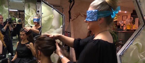 Секрет длинных ногтей, или Мастер-класс самого быстрого в мире парикмахера - Sputnik Молдова