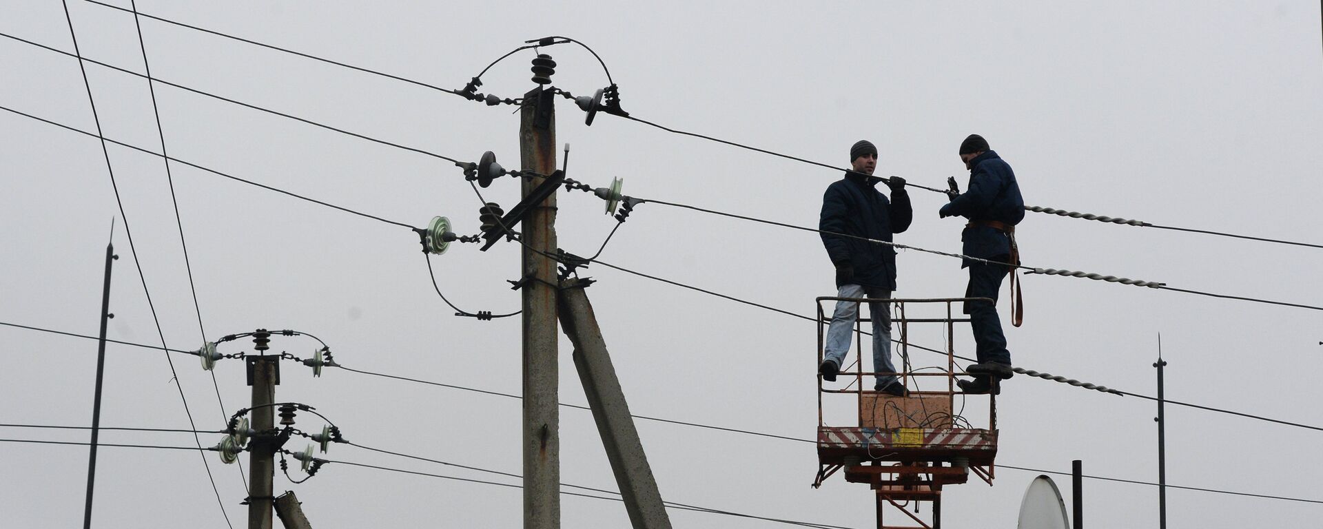 Ремонт линий электропередачи - Sputnik Молдова, 1920, 08.02.2026