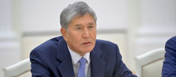 Архивное фото президента Кыргызстана Алмазбека Атамбаева - Sputnik Moldova