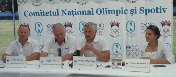 Глава НОК Николай Журавский, вице-президент НОК Николай Пятак, руководитель федерации борьбы РМ Виктор Пейков и генсек НОК Кристина Васильянова - Sputnik Молдова