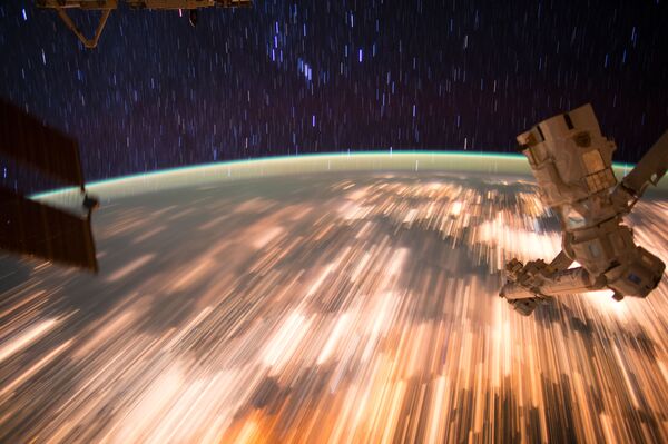 Fotografia Pământului, făcut de pe Stația Spațială Internațională cu un timp mare de expunere - Sputnik Moldova-România