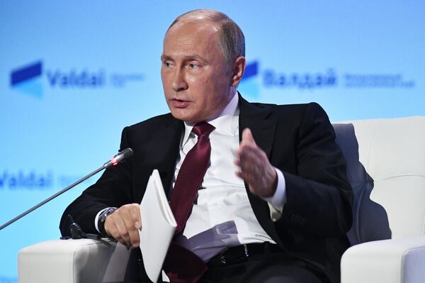 Президент РФ В. Путин принимает участие в XIII ежегодном заседании Международного дискуссионного клуба Валдай Президент РФ В. Путин принимает участие в XIII ежегодном заседании Международного дискуссионного клуба Валдай - Sputnik Молдова