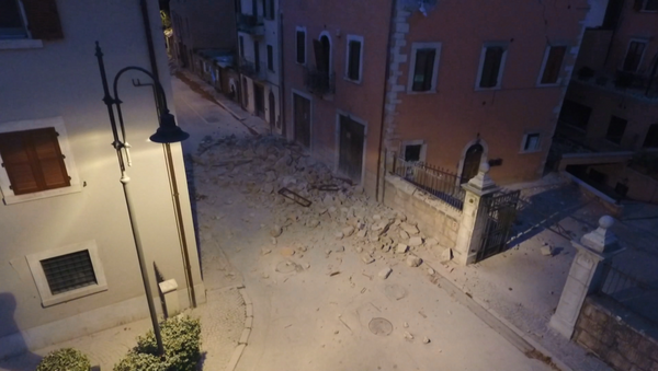 Разрушенные здания и пустынные улицы – последствия землетрясения в Италии - Sputnik Молдова