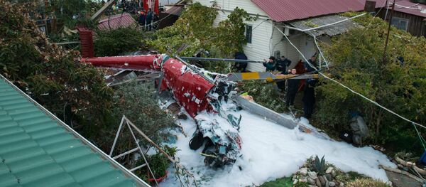 В Сочи вертолет упал на частный дом В Сочи вертолет упал на частный дом - Sputnik Молдова