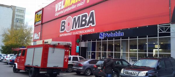 Пожарные у супермаркета - Sputnik Moldova