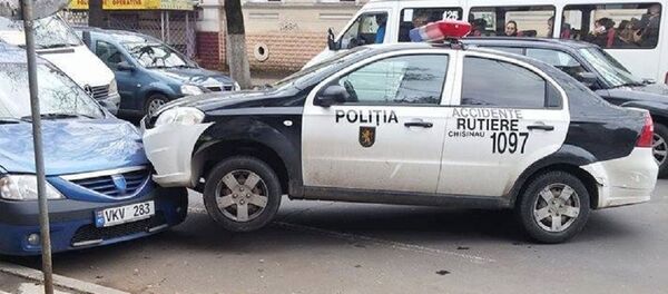 Accident cu implicarea unei mașini a poliției - Sputnik Moldova