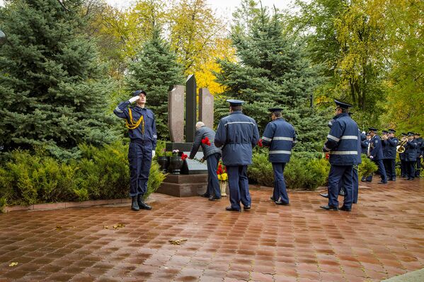 Opt pompieri și salvatori au murit la datorie, dar amintirea despre ei va continua să trăiască - Sputnik Moldova