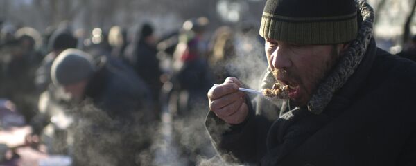 Акция по выдаче питания лицам без определенного места жительства - Sputnik Молдова