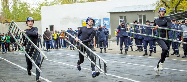 Competițiile salvatorilor și pompierilor. - Sputnik Moldova
