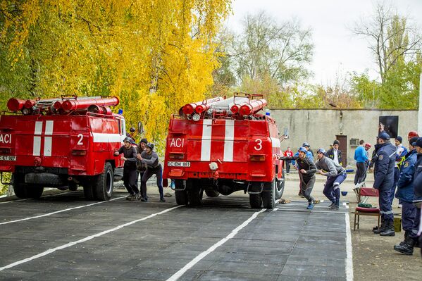 Tehnica specială e pe loc - poate începe stingerea incendiului! - Sputnik Moldova