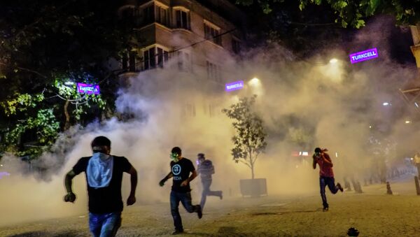 Столкновения протестующих и полиции в Турции - Sputnik Moldova-România