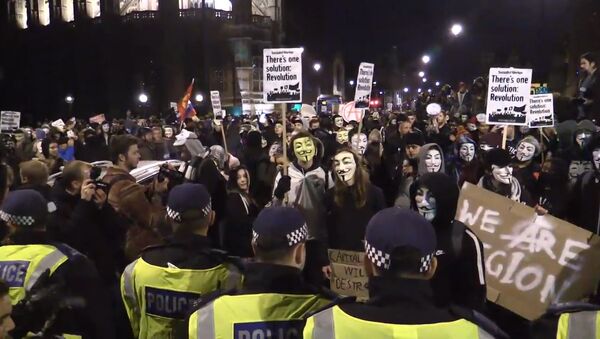 Сторонники хакерского движения Anonymous прошли маршем по центру Лондона - Sputnik Молдова