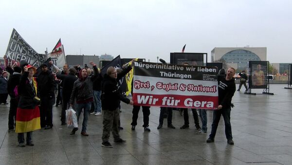 Сотни ультраправых активистов вышли на демонстрацию против Меркель в Берлине - Sputnik Молдова
