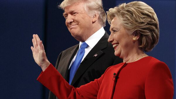 Republican presidential candidate Donald Trump, left, stands with Democratic presidential candidate Hillary Clinton at the first presidential debate at Hofstra University, Monday, Sept. 26, 2016, in Hempstead, N.Y. - Sputnik Moldova-România