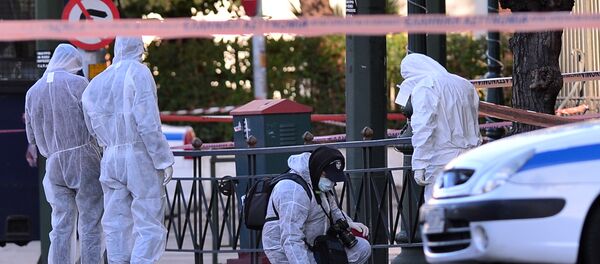 Police officers investigate at the front of the French embassy after two motorcyclists threw a hand granade injuring the guard early in central Athens on November 10, 2016 Police officers investigate at the front of the French embassy after two motorcyclists threw a hand granade injuring the guard early in central Athens on November 10, 2016 - Sputnik Moldova-România