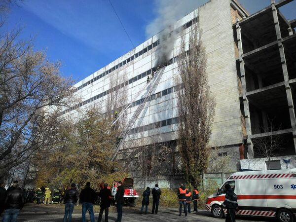 Пожар на складе в столичном секторе Чеканы Пожар на складе в столичном секторе Чеканы - Sputnik Молдова