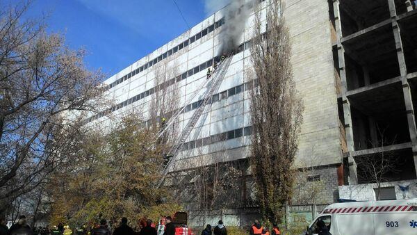 Пожар на складе в столичном секторе Чеканы    - Sputnik Молдова