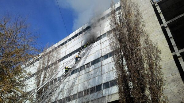 Пожар на складе в столичном секторе Чеканы 11 ноября - Sputnik Молдова