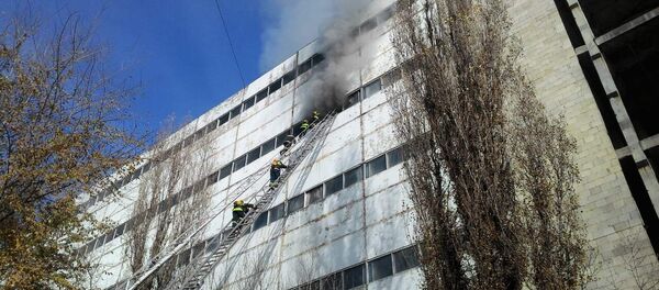 Пожар на складе в столичном секторе Чеканы 11 ноября - Sputnik Молдова