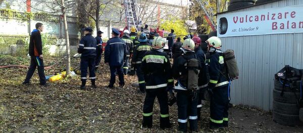 Пожар на складе в столичном секторе Чеканы - Sputnik Молдова