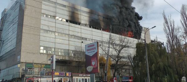 Incendiu în Chişinău: în timpul stingerii focului a decedat un pompier - Sputnik Moldova