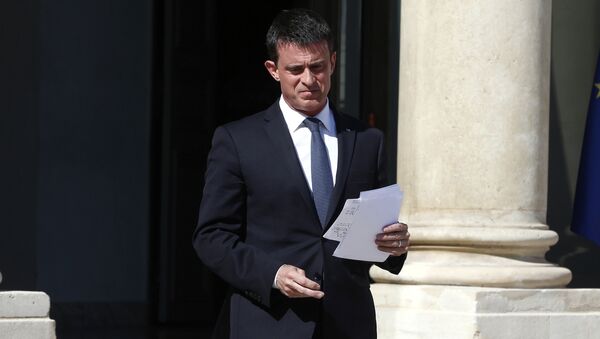 French Prime Minister Manuel Valls prepares to speak to media after a security meeting at the Elysee Palace, in Paris, Friday, July 15, 2016. - Sputnik Moldova-România