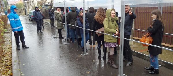 Moldovenii stau la cozi pentru a vota în străinătate - Sputnik Moldova