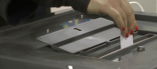 Додон и Санду проголосовали на избирательных участках - Sputnik Молдова