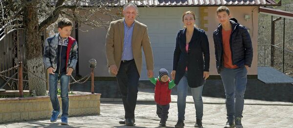 Игорь Додон с семьей - Sputnik Молдова