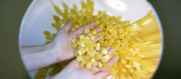 Производство изделий из янтаря на Калининградском янтарном комбинате Производство изделий из янтаря на Калининградском янтарном комбинате - Sputnik Молдова