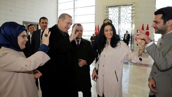 Эрдоган сосватал марокканскую королеву красоты за турецкую кинозвезду - Sputnik Молдова