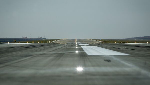 Взлетно-посадочная полоса в аэропорту Кишинева - Sputnik Молдова