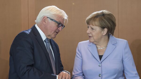 Федеральный канцлер Германии Ангела Меркель и министр иностранных дел Германии Франк-Вальтер Штайнмайер - Sputnik Moldova-România