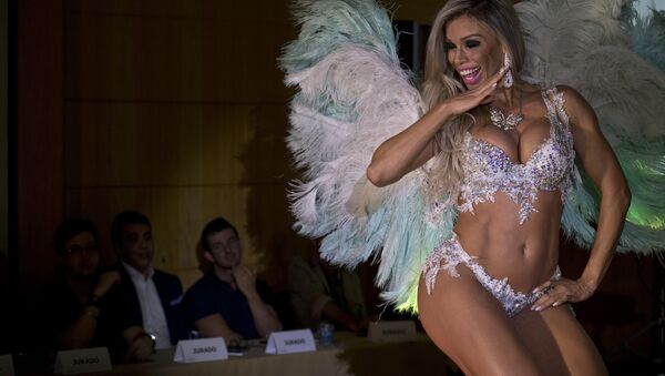 Poze pe podium ale unei concurente în timpul concursului Miss BumBum Brazilia 2014 din Sao Paulo, 17 noiembrie 2014 - Sputnik Moldova-România