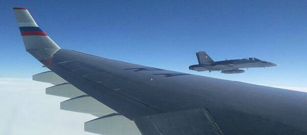 Швейцарские истребители сопроводили летевший на АТЭС борт с делегацией РФ Швейцарские истребители сопроводили летевший на АТЭС борт с делегацией РФ - Sputnik Moldova-România